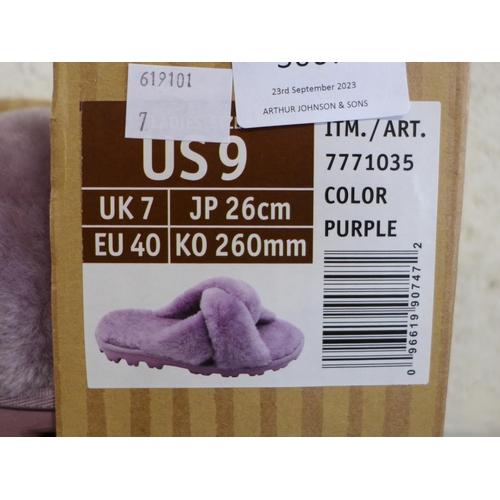 3007 - Women's Shearling slippers - UK size 7 * this lot is subject to VAT