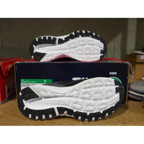 3010 - Children's black velcro Fila trainers - UK size 1 * this lot is subject to VAT