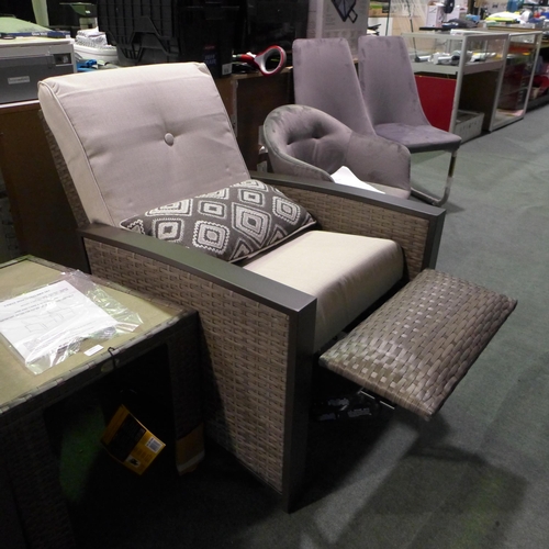 3052 - Edgewater 3 Piece Woven Recliner Set (302-700)  * This lot is subject to vat