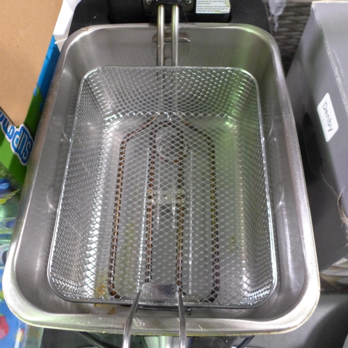 3073 - Tefal Fryer (model:- FR804140)   (304-207) * This lot is subject to VAT