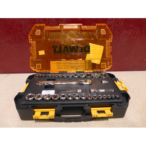 3142 - DeWalt Small Mech Set     (302-483)  * This lot is subject to vat