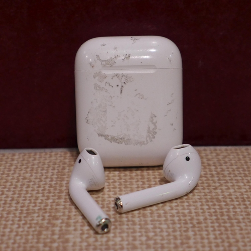 3144 - Pair of Apple Airpods  (303-282) * This lot is subject to VAT