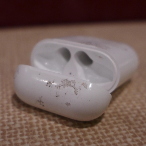 3144 - Pair of Apple Airpods  (303-282) * This lot is subject to VAT