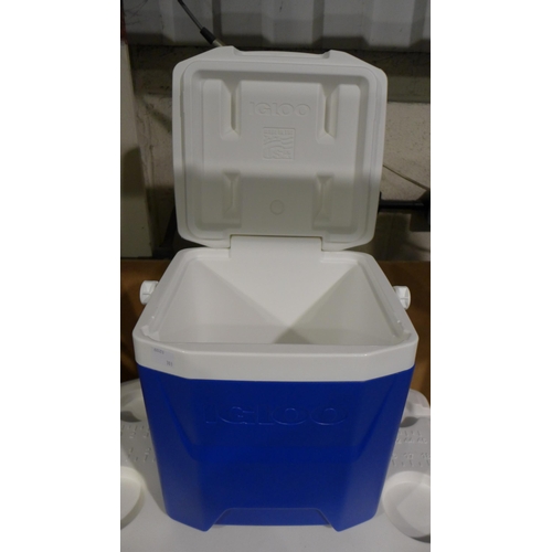 3176 - Igloo Marine 54QT Cooler Combo With Quantum 12QT (303-143) * This lot is subject to VAT