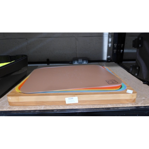 3194 - Bamboo Cutting Board With Colourcoded Mats (303-129) * This lot is subject to VAT