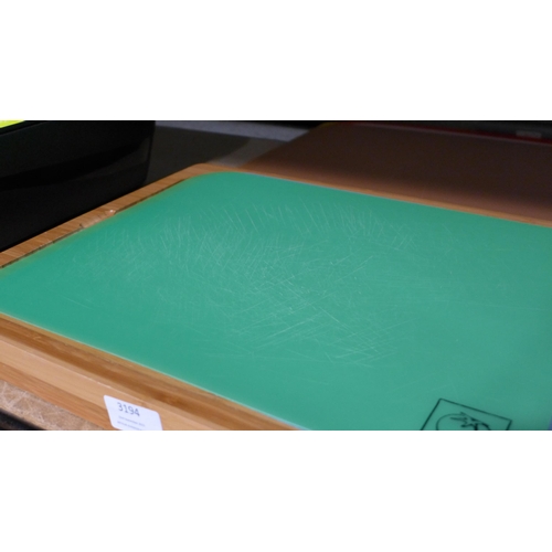 3194 - Bamboo Cutting Board With Colourcoded Mats (303-129) * This lot is subject to VAT