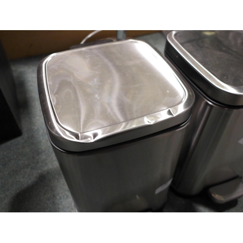 3206 - Two Eko 6L Soft Close Bins (303-14) * This lot is subject to VAT