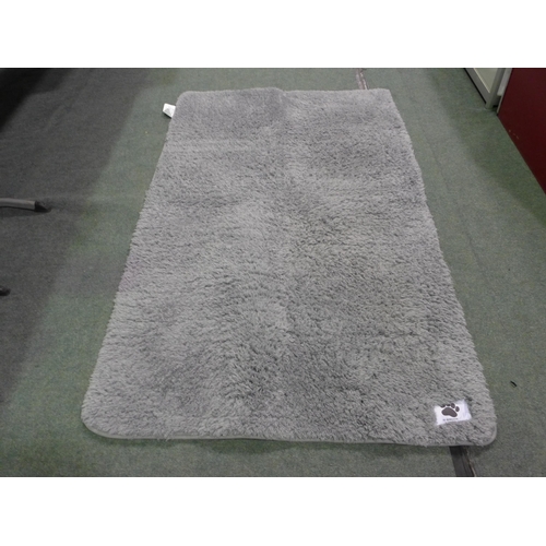 3306 - Pet Rebellion Comfy Cover (100cm x 170cm) (303-413) * This lot is subject to VAT