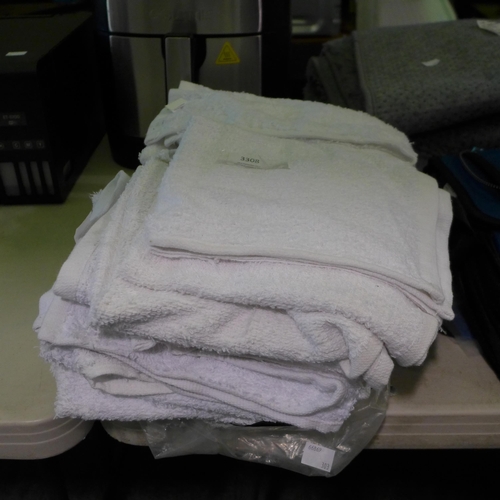 3308 - Unitex Terry Towels (303-416) * This lot is subject to VAT