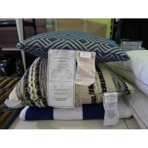 3313 - 2 Mixed Textured Deco Pillow and Loftex Resort Towel (304-215) * This lot is subject to VAT