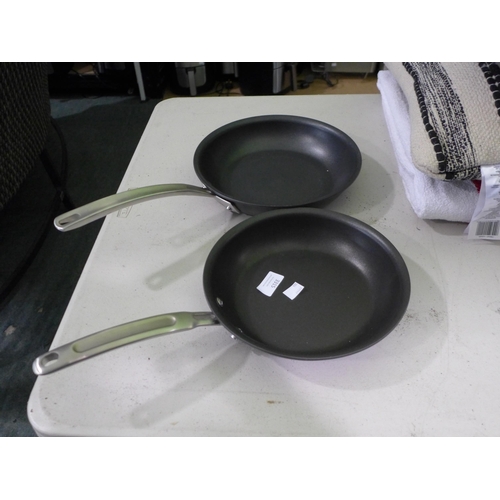 3315 - Kirkland Signature Frying Pans (2 Pack) (304-216) * This lot is subject to VAT