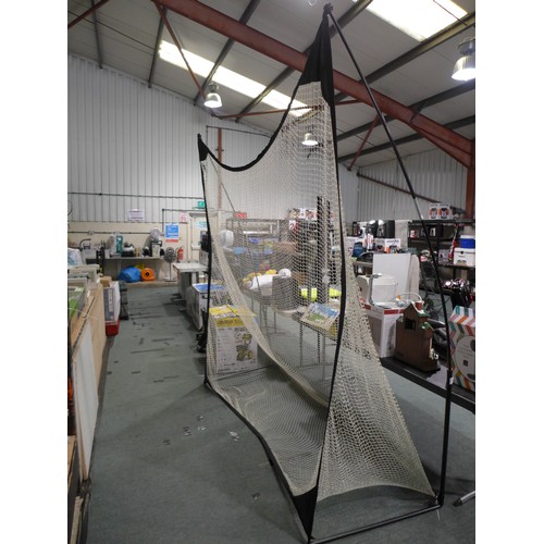 3325 - Quickplay Portable Practice Golf Net     (303-302) * This lot is subject to VAT