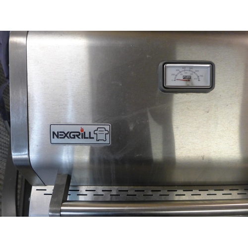 1534 - A Nexgrill 4 Burner Deluxe 27