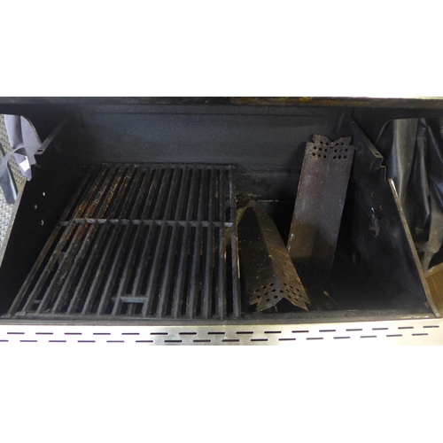 1534 - A Nexgrill 4 Burner Deluxe 27