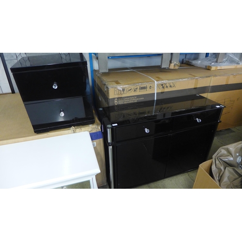 1583 - A black high gloss sideboard and two drawer chest