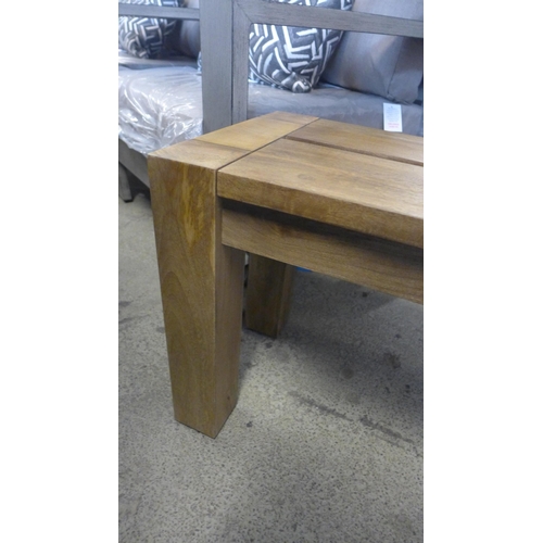 1600 - A stained hardwood bench