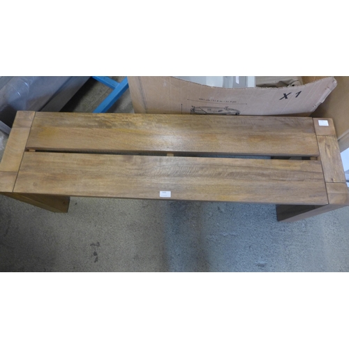 1600 - A stained hardwood bench