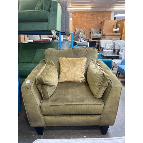 1478 - A sharkskin effect emerald velvet loveseat RRP £799