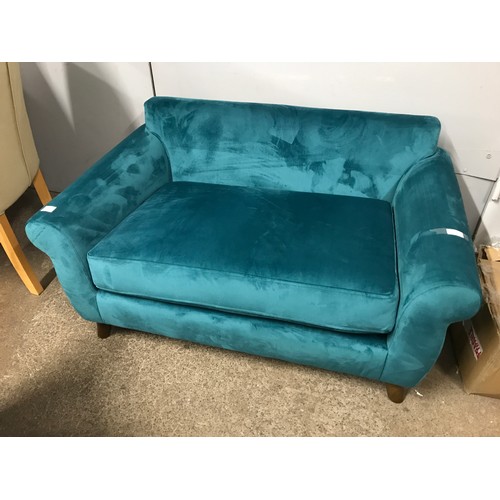 1525 - A teal velvet upholstered pet sofa