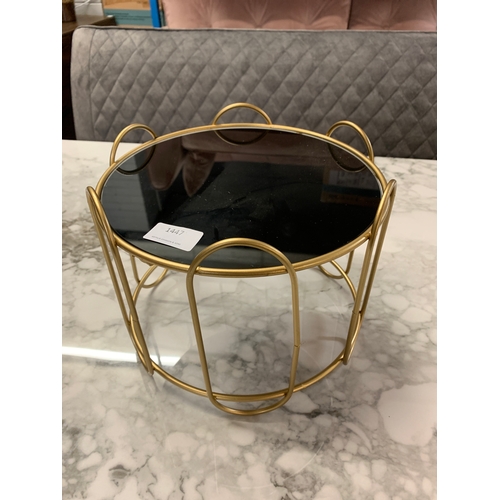 1447 - A black and gold display stand, H 20cms (TJB004508)   #