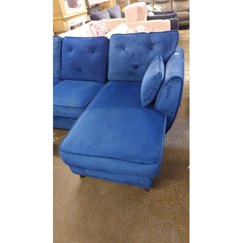 1356 - A Hoxton blue velvet RHF corner sofa/chaise - odd cushion