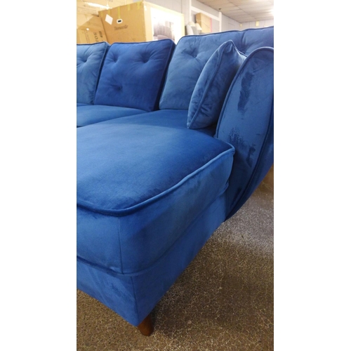 1356 - A Hoxton blue velvet RHF corner sofa/chaise - odd cushion