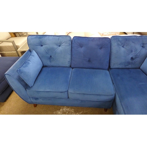 1356 - A Hoxton blue velvet RHF corner sofa/chaise - odd cushion