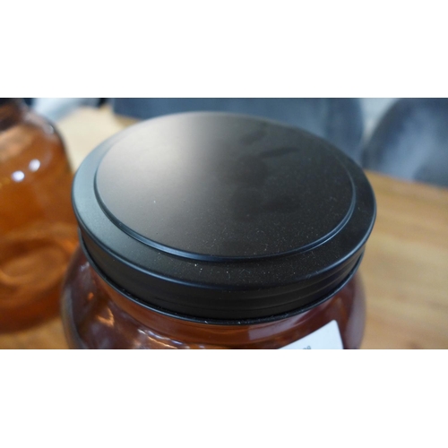 1462 - An amber glass biscuit jar - H 21cms (67825905)