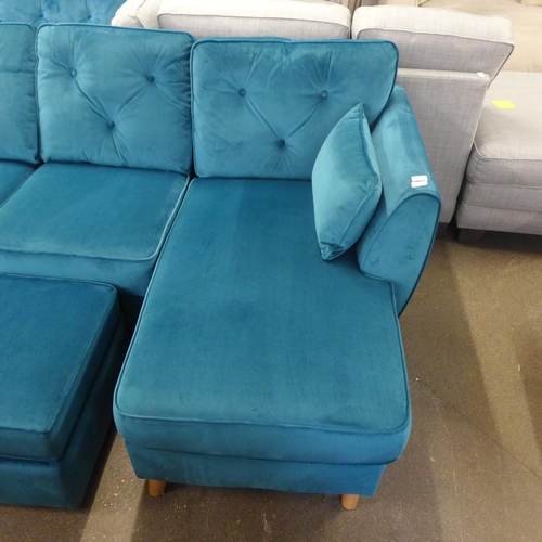 1499 - A Hoxton teal velvet upholstered RHF corner sofa/chaise and pair of footstools RRP £2717