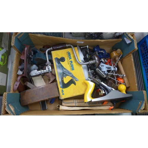 2047 - A large box of woodworking tools and mini vices