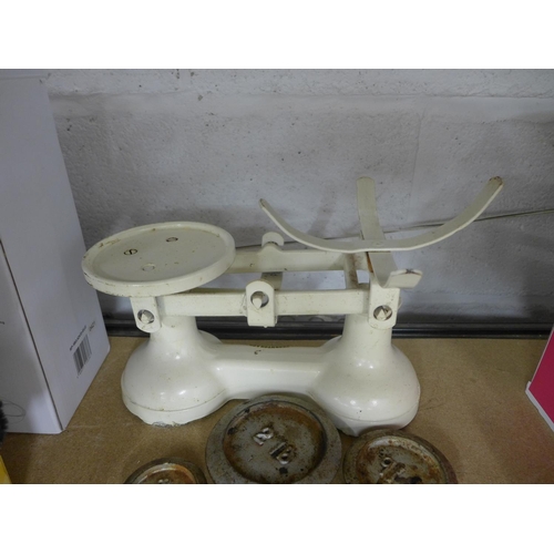 2102 - Vintage shop scales with brass weights