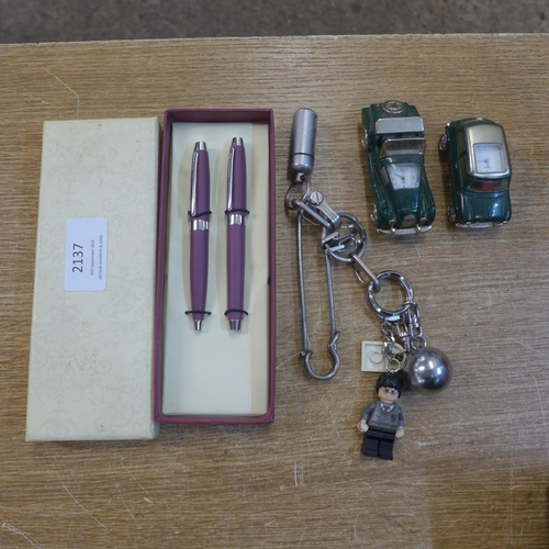 2137 - A magnifying glass on stand with crocodile clips, a selection of key fobs and chains including Lego ... 