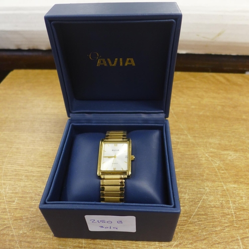 2150B - A gentleman's Avia wristwatch