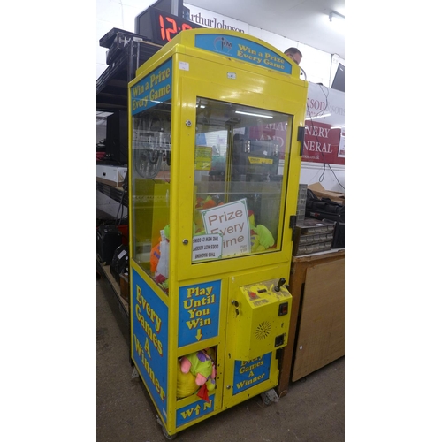 2162 - A crane grabber machine - missing key for game aera -w