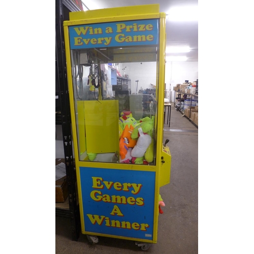 2162 - A crane grabber machine - missing key for game aera -w