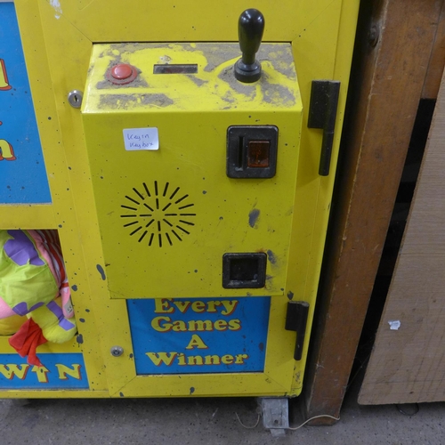 2162 - A crane grabber machine - missing key for game aera -w