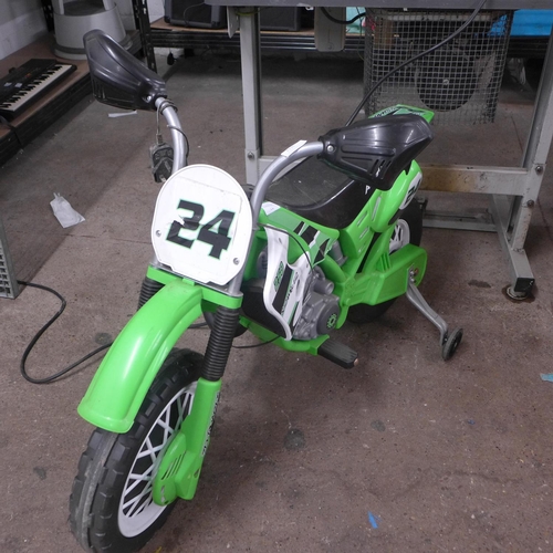 2195 - An Avigo 250 scrambler with charger