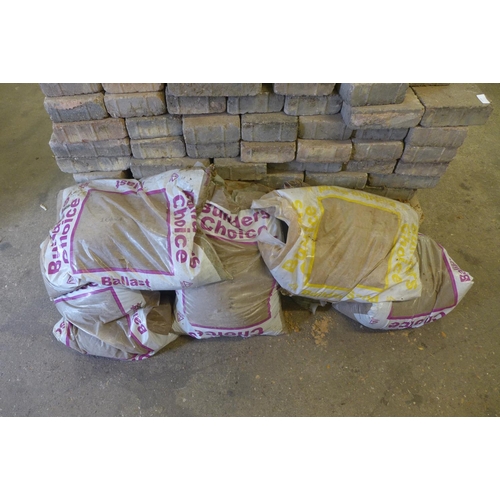 2224 - A pallet of paving blocks:- small, medium and large tegula blocks and 5 bags of builders sand