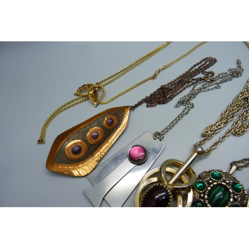 1003 - A collection of 1970s and 80s pendants including Moda, Miracle, etc.