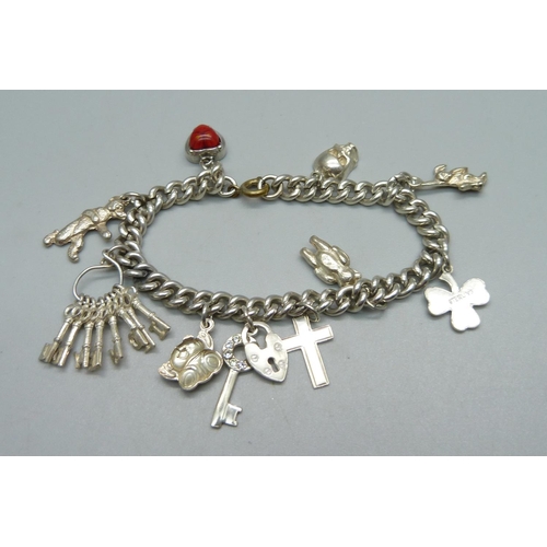 1066 - A silver charm bracelet, 32g