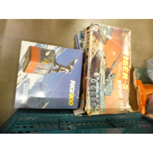 1089 - A remote control Leopard Tank, a Lehmann Rigi 900 toy cable car, model vehicles, Meccano Army Multik... 