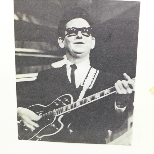 647 - Pop music, a Roy Orbison autograph and clipping display