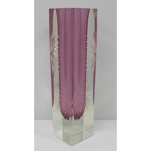 687 - A Pagnin & Bon Murano glass vase, 29.5cm