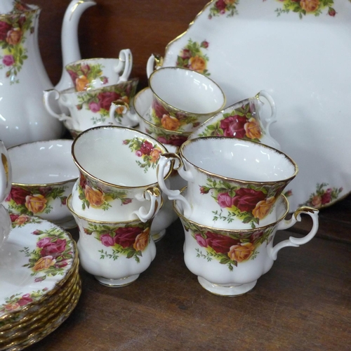 702 - A Royal Albert Old Country Roses coffee and tea service, one coffee cup, tea cup and cream jug a/f, ... 