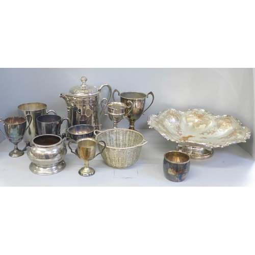 737 - A silver plate on copper pedestal dish, water jug and other silver plated items