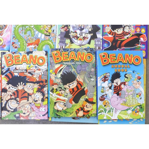 760 - Fifteen The Beano annuals