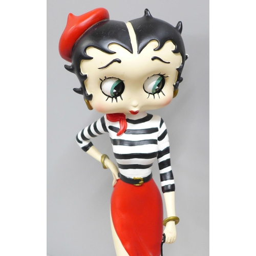 800 - A Betty Boop Walking Dog figurine, 2012 King Features Syndicat (one hair spike a/f)