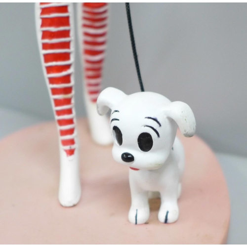 800 - A Betty Boop Walking Dog figurine, 2012 King Features Syndicat (one hair spike a/f)