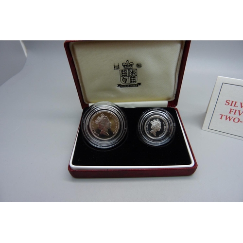 842 - The Royal Mint, 1990 Silver Proof Five Pence Two-Coin Set