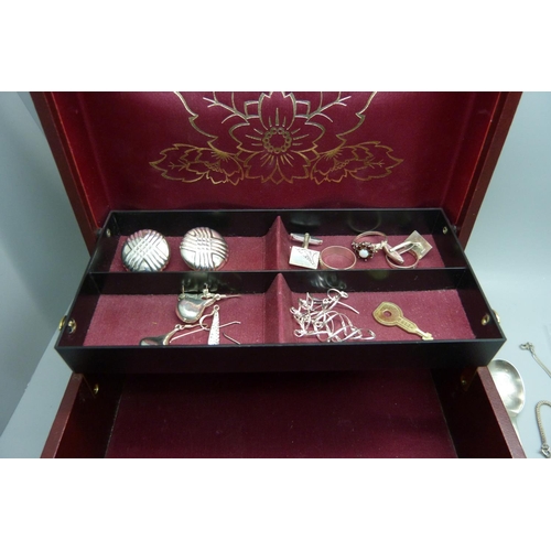 849 - A collection of silver jewellery including a garnet and opal cluster ring, a silver thimble and a si... 